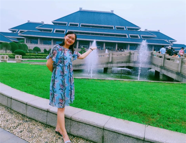 张婷.jpg