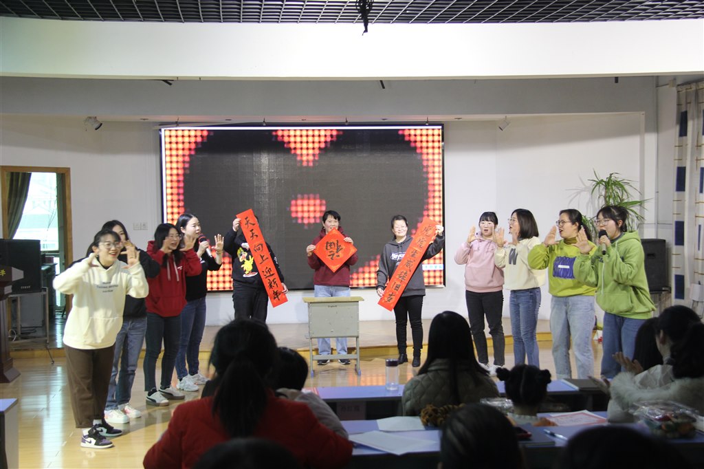 节目表演.jpg