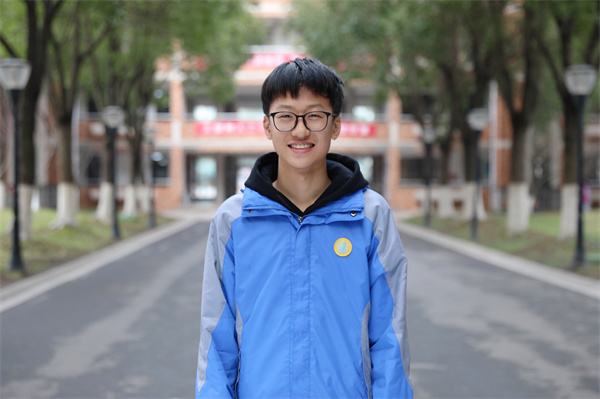 杨佳涵.jpg