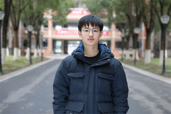 杜星锐.jpg