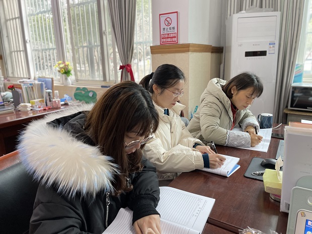 {LCBHQ(CXH(10$9DJ@P3Q$H.jpg {LCBHQ(CXH(10$9DJ@P3Q$H.jpg