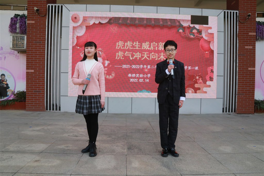 主持人.JPG