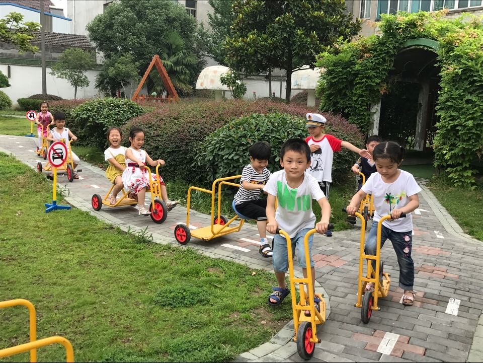 和小伙伴一起骑车，是我们最喜欢的运动！.jpg