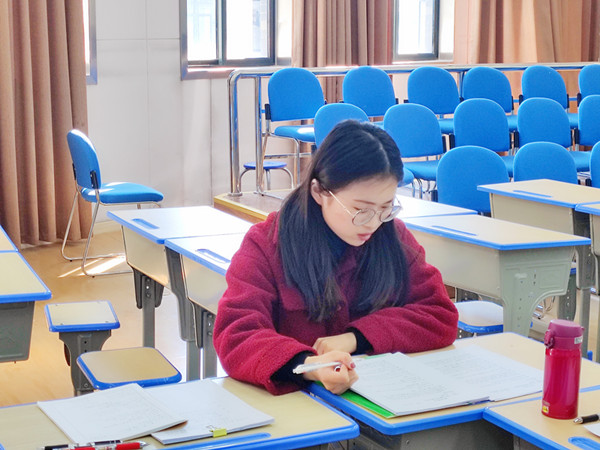 费玉磊.jpg