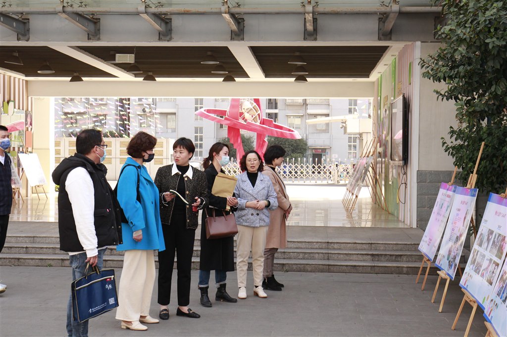 展板2.JPG