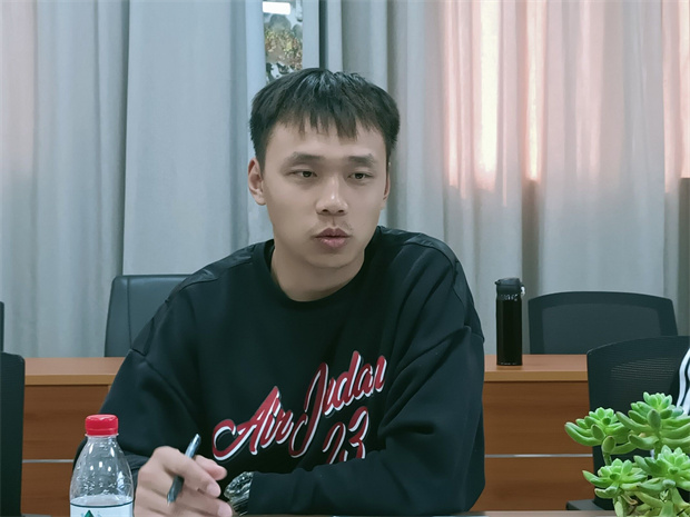 李.jpg
