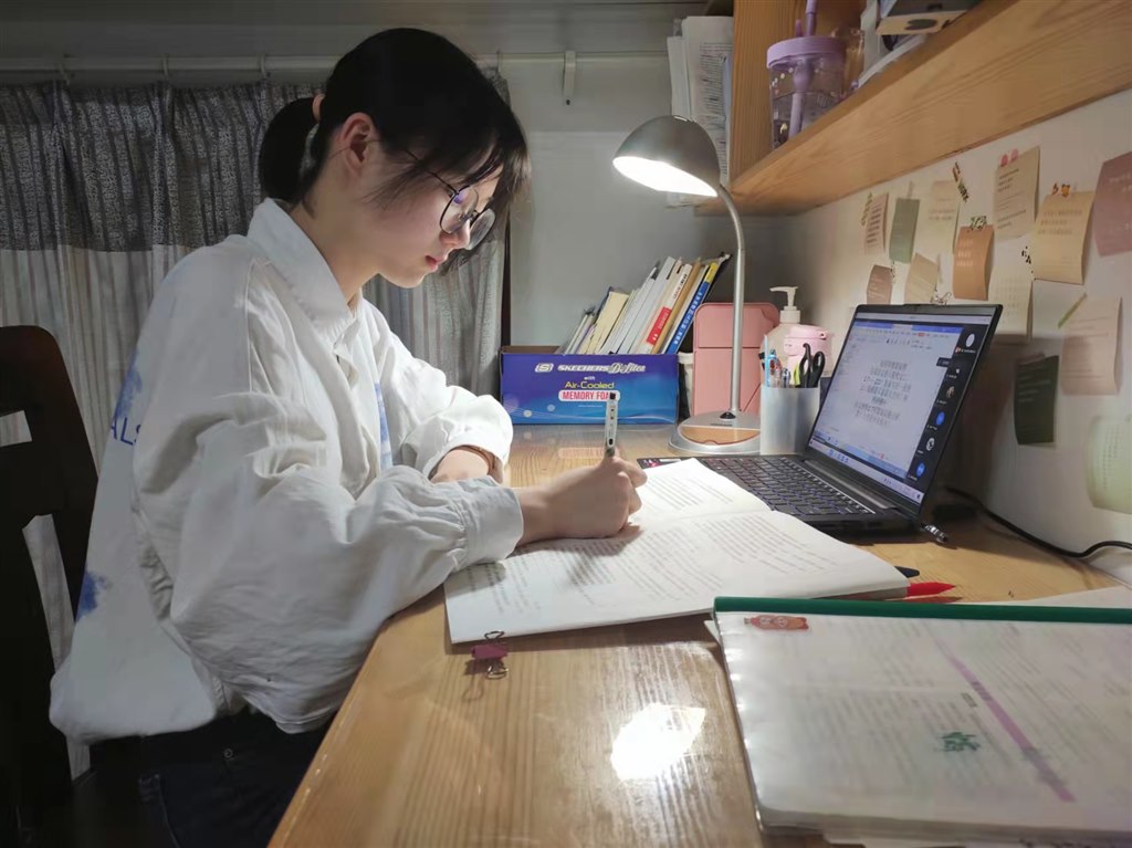 高三8班 郑心晴.jpg
