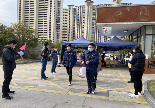 班主任迎接学生_副本.jpg