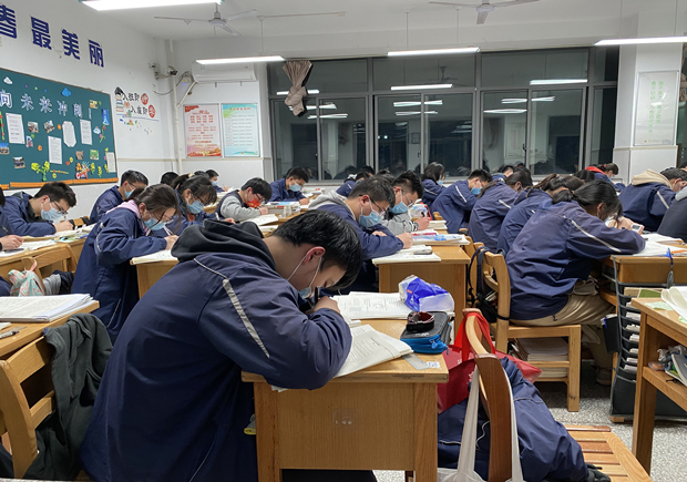 静静的晚自习_副本.jpg