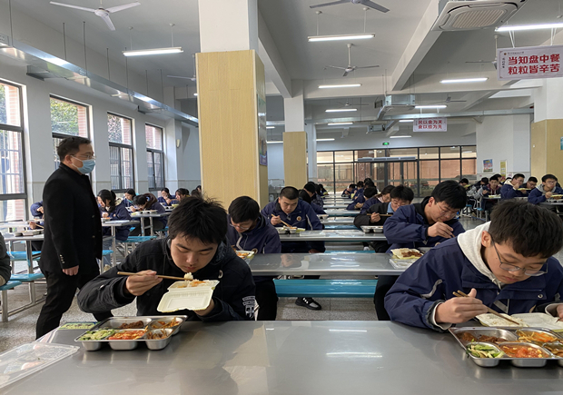 食堂用餐_副本.jpg