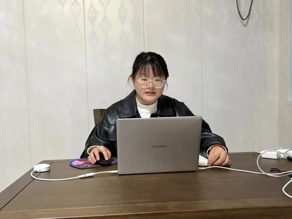 周娱霏.jpg