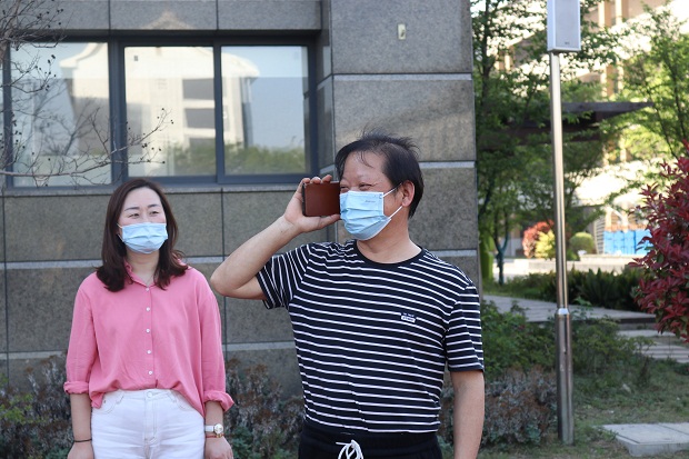 10胡冰主任、顾俐副校长.JPG
