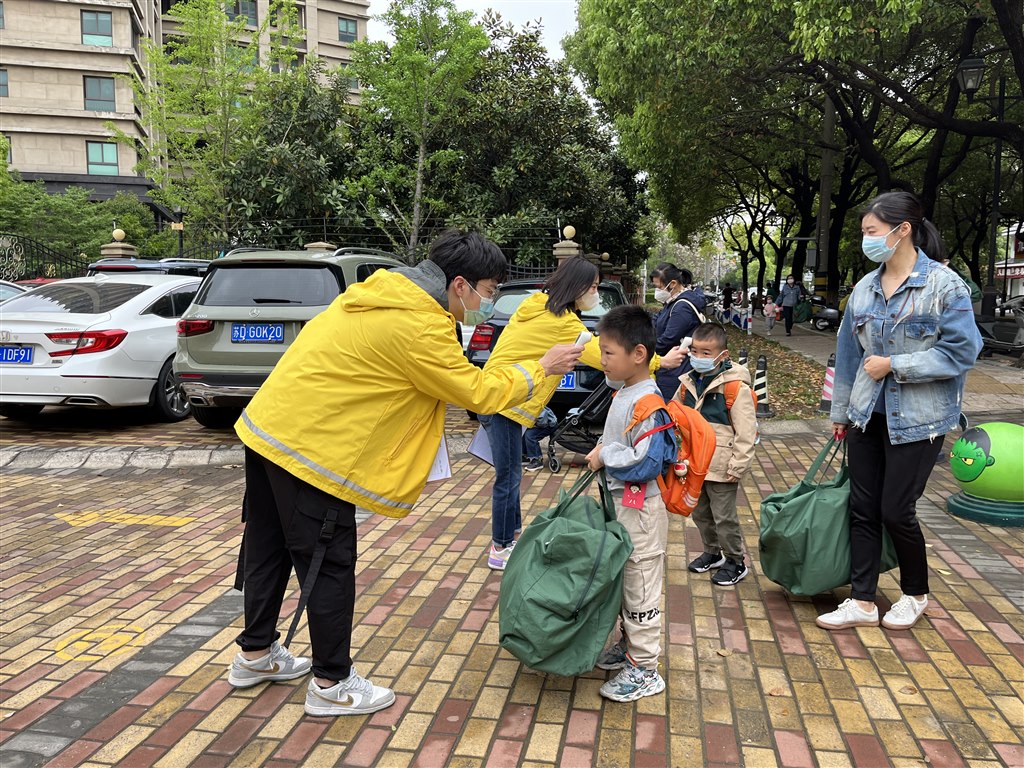 复学晨间入园 (4).JPG