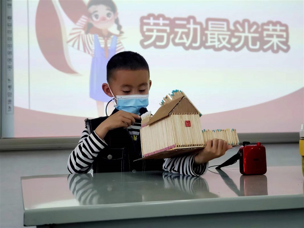 火柴棒版的小木屋，如果我能缩小就能住进去啦。.jpg