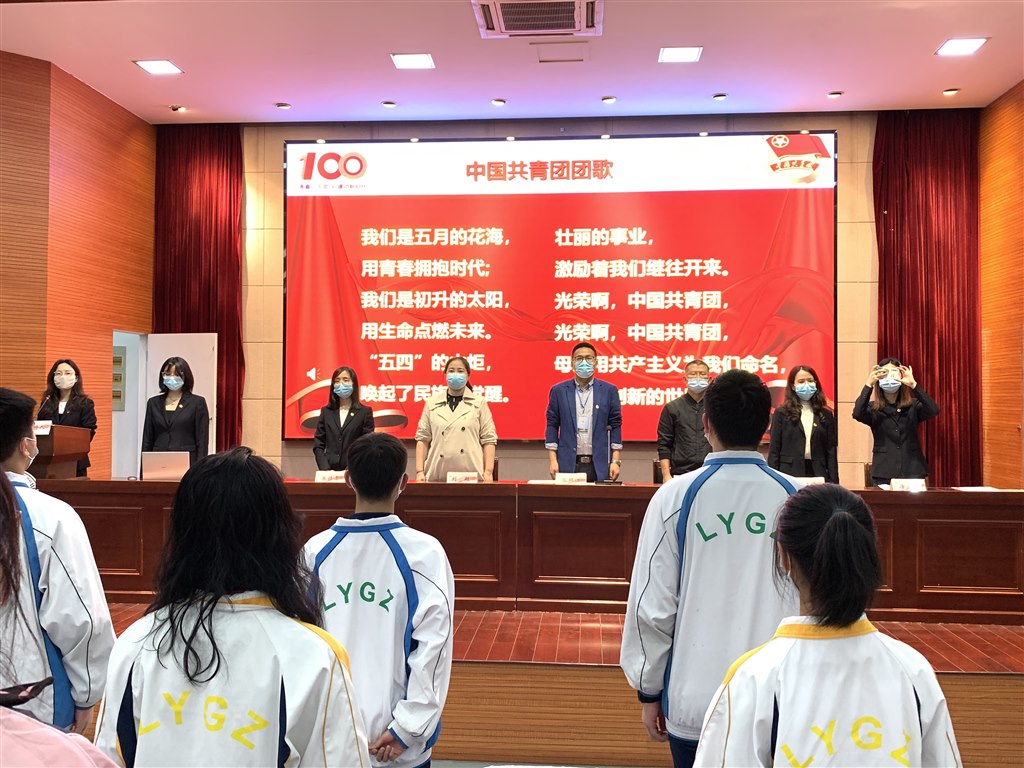 奏唱团歌.jpg