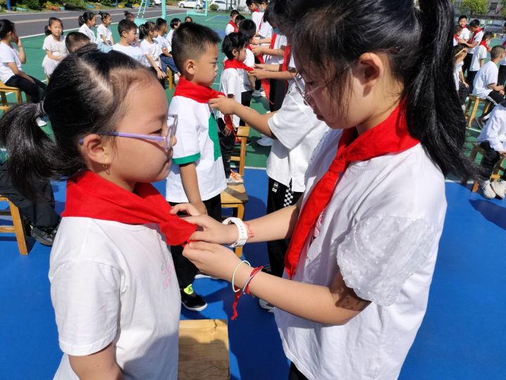 红领巾.jpg 红领巾.jpg