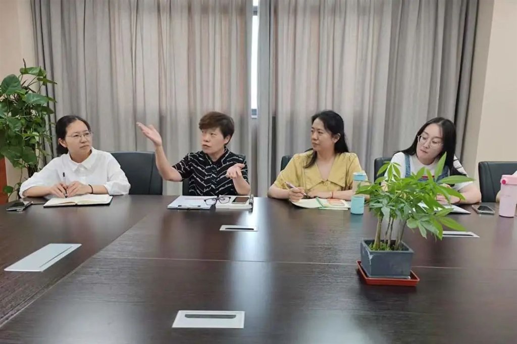 王校照片.jpg