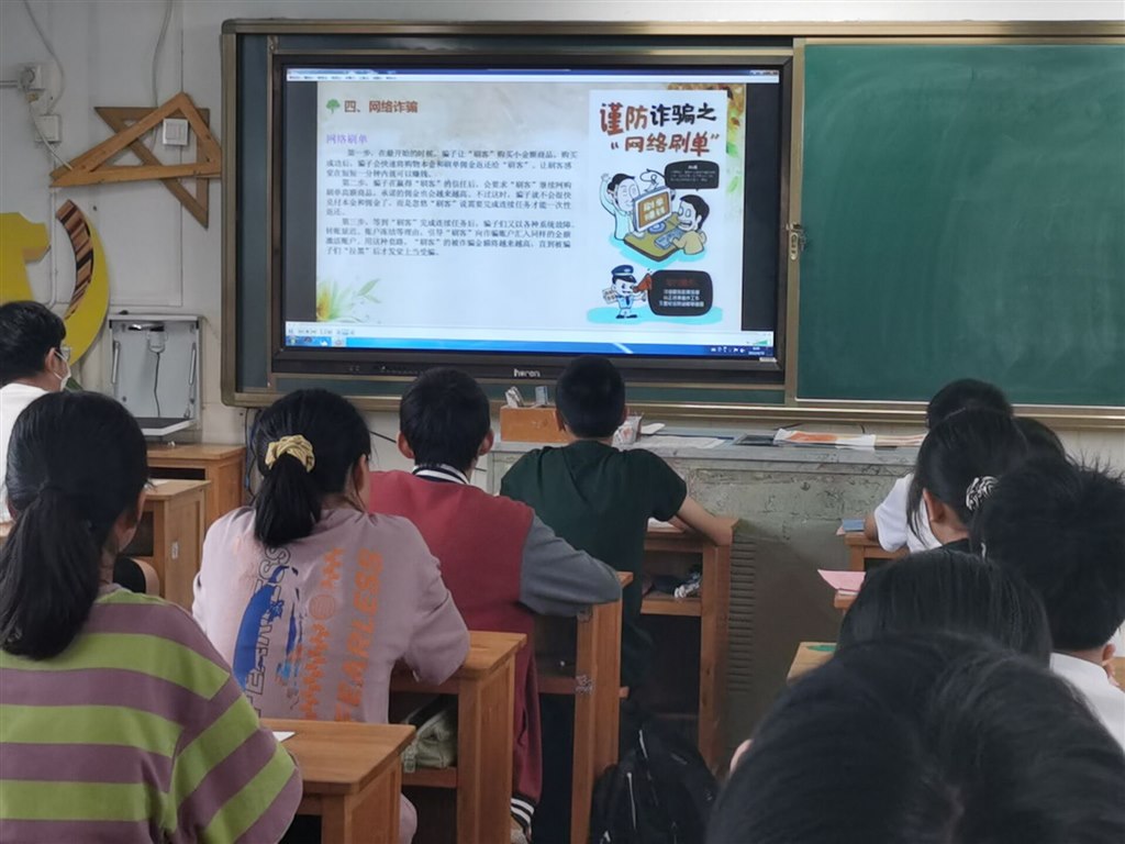 法治报告.jpg