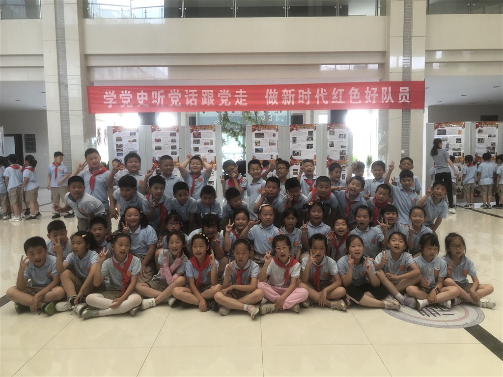 学党史图片展.jpg