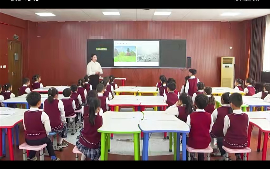 吴明红上课远景.jpg 吴明红上课远景.jpg