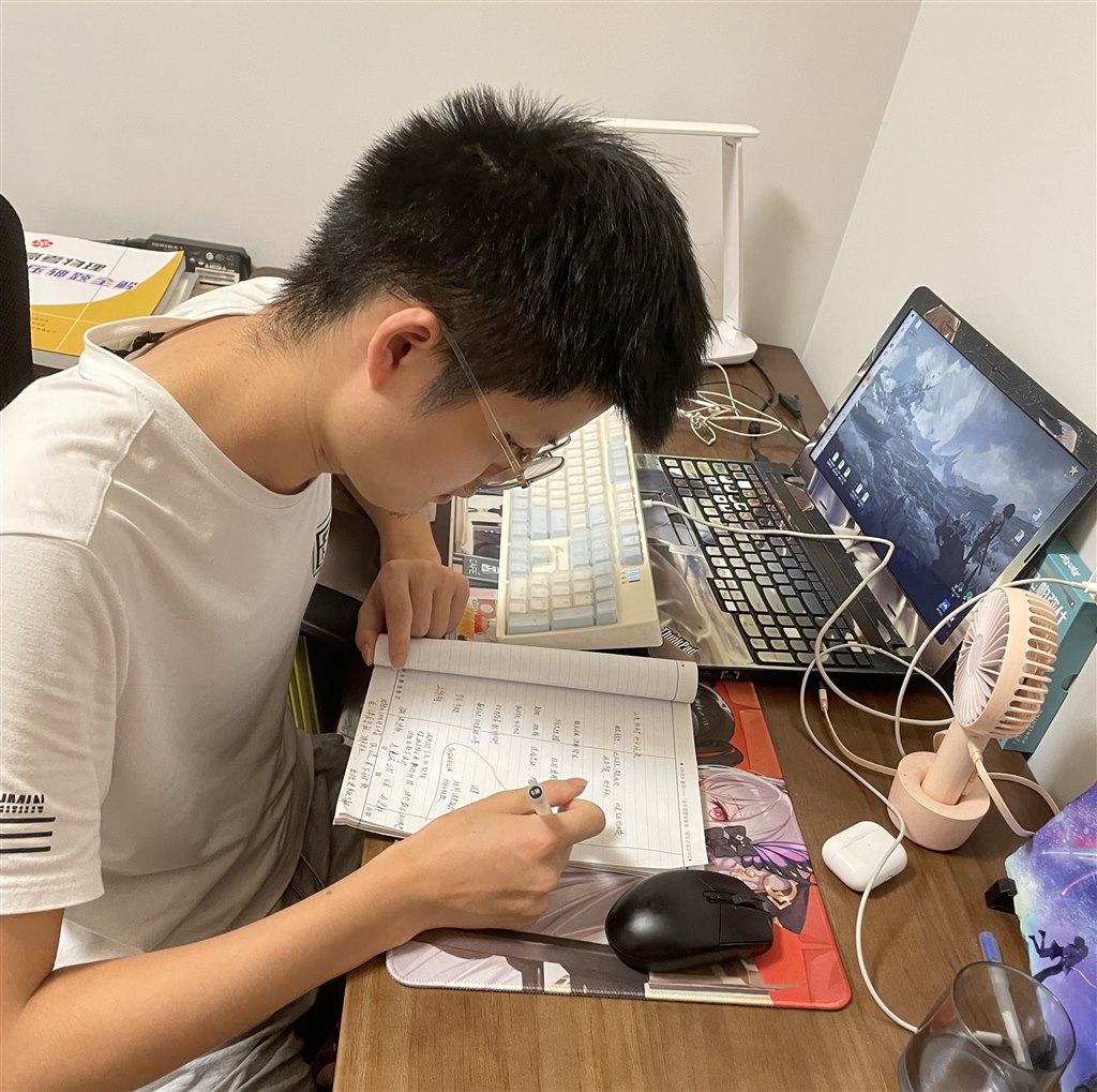 龚陈磊 学习照片2.jpg