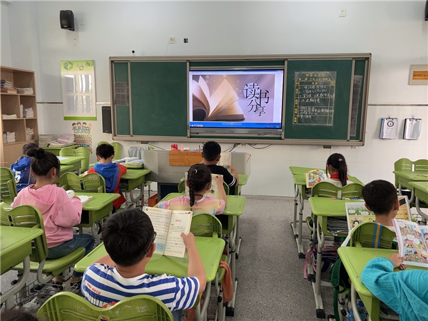 三8-读书会照片低年级家庭亲子共读中高年级班级读书分享-3.jpg