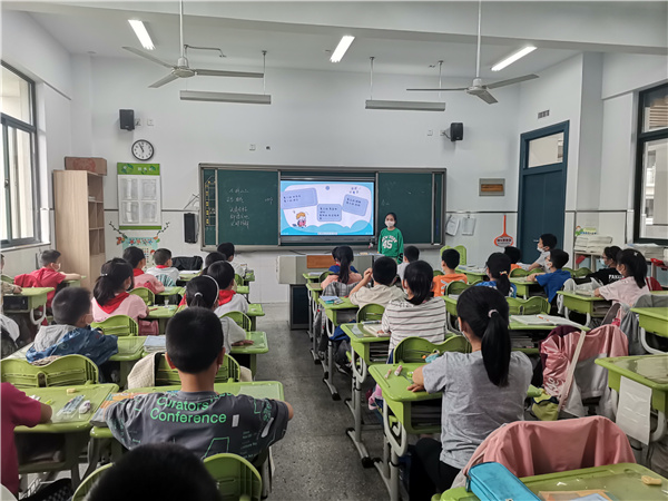 四3-读书会照片低年级家庭亲子共读中高年级班级读书分享.jpg