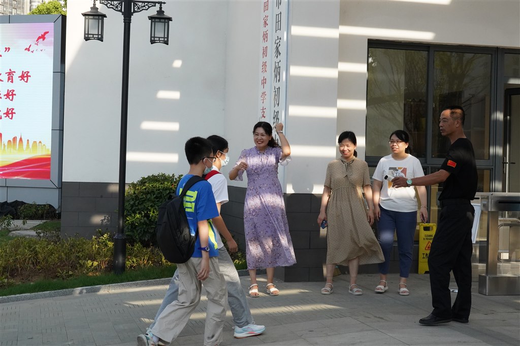 入校2.JPG 入校2.JPG