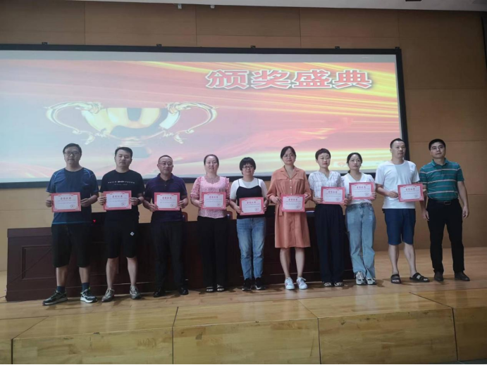 踔厉奋发新征程，笃行不怠向未来——记常州市新北区飞龙中学2022年教学工作研讨会681.png