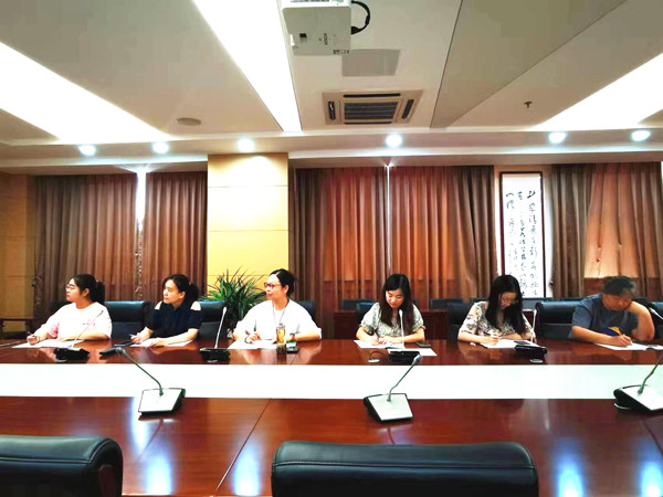 采菱小学六年级语文备课组期初教材培训照片2_副本.jpg