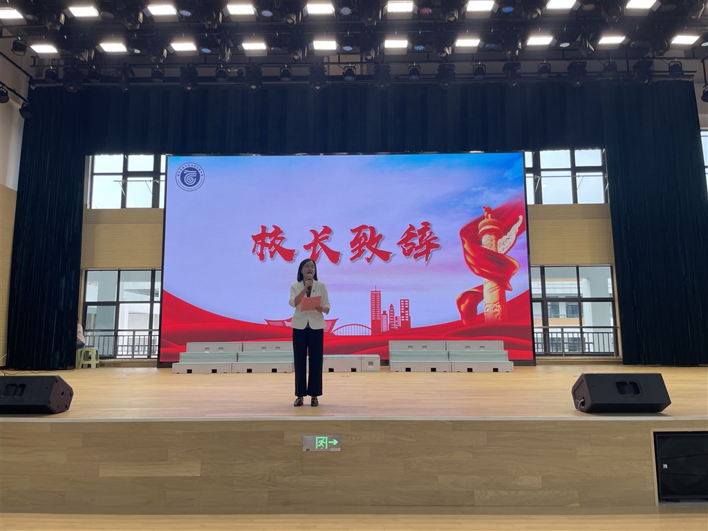 校长致辞.jpg