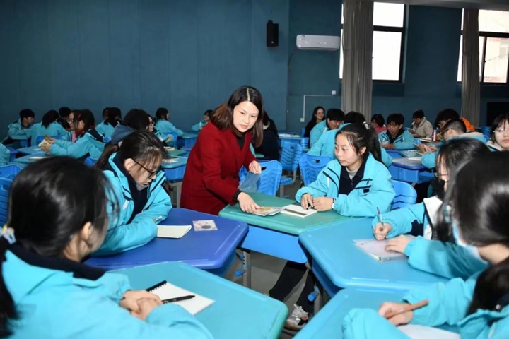 曹莉婷.jpg