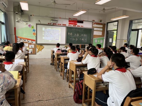 1学队礼.jpg