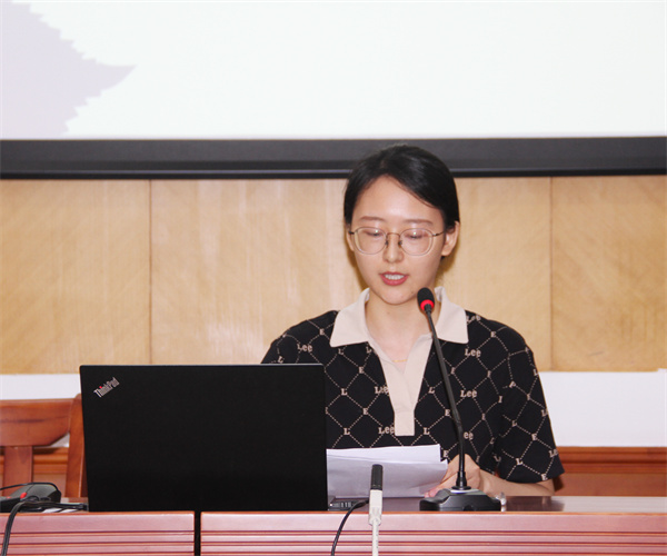 杨颖老师.JPG