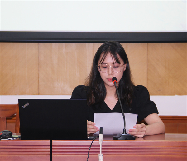 刘怡老师.JPG
