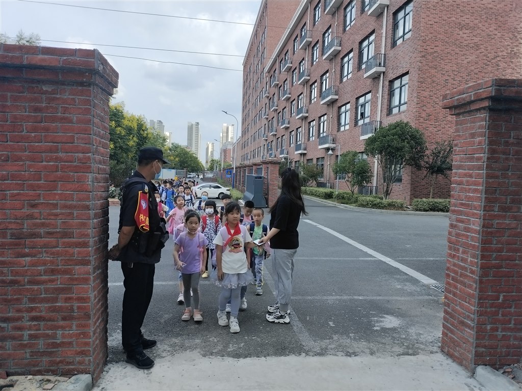 错峰放学演练 (12).jpg