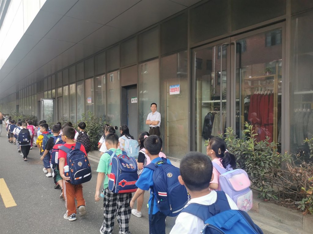 错峰放学演练 (31).jpg