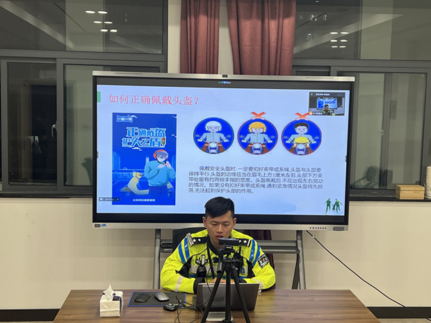 如何正确佩戴头盔_副本.jpg