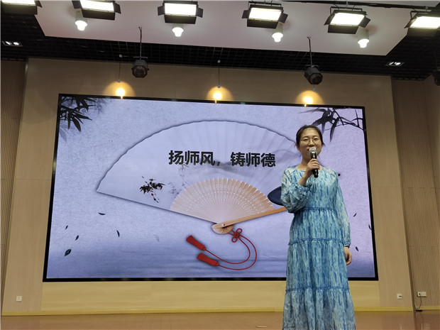 张莉.jpg 张莉.jpg