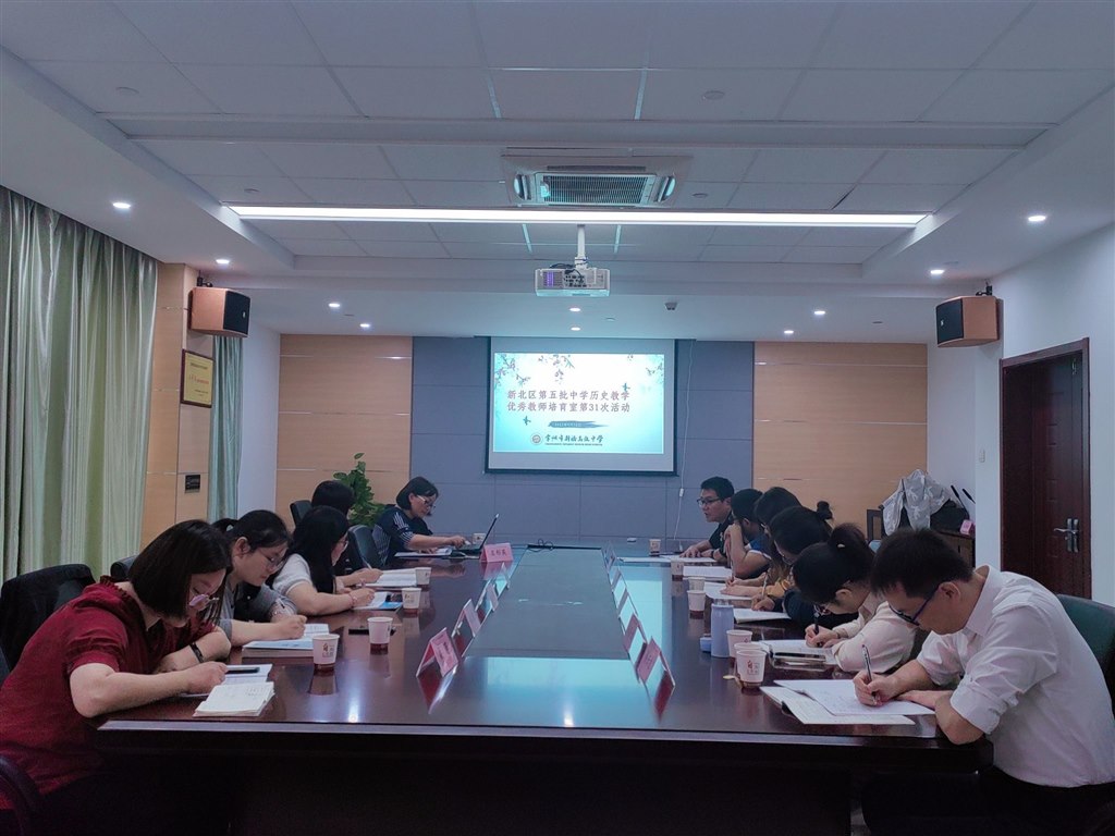 评课集体照.jpg
