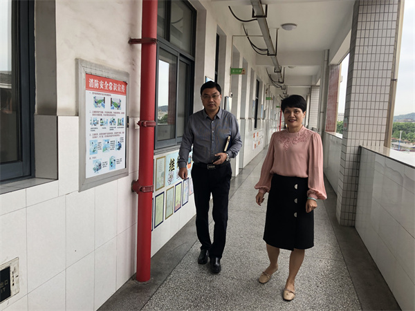 巡视课堂.jpg