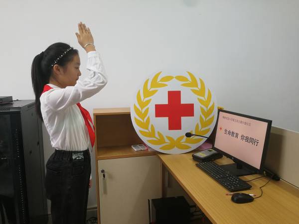 光荣升旗手秦若皓.jpg