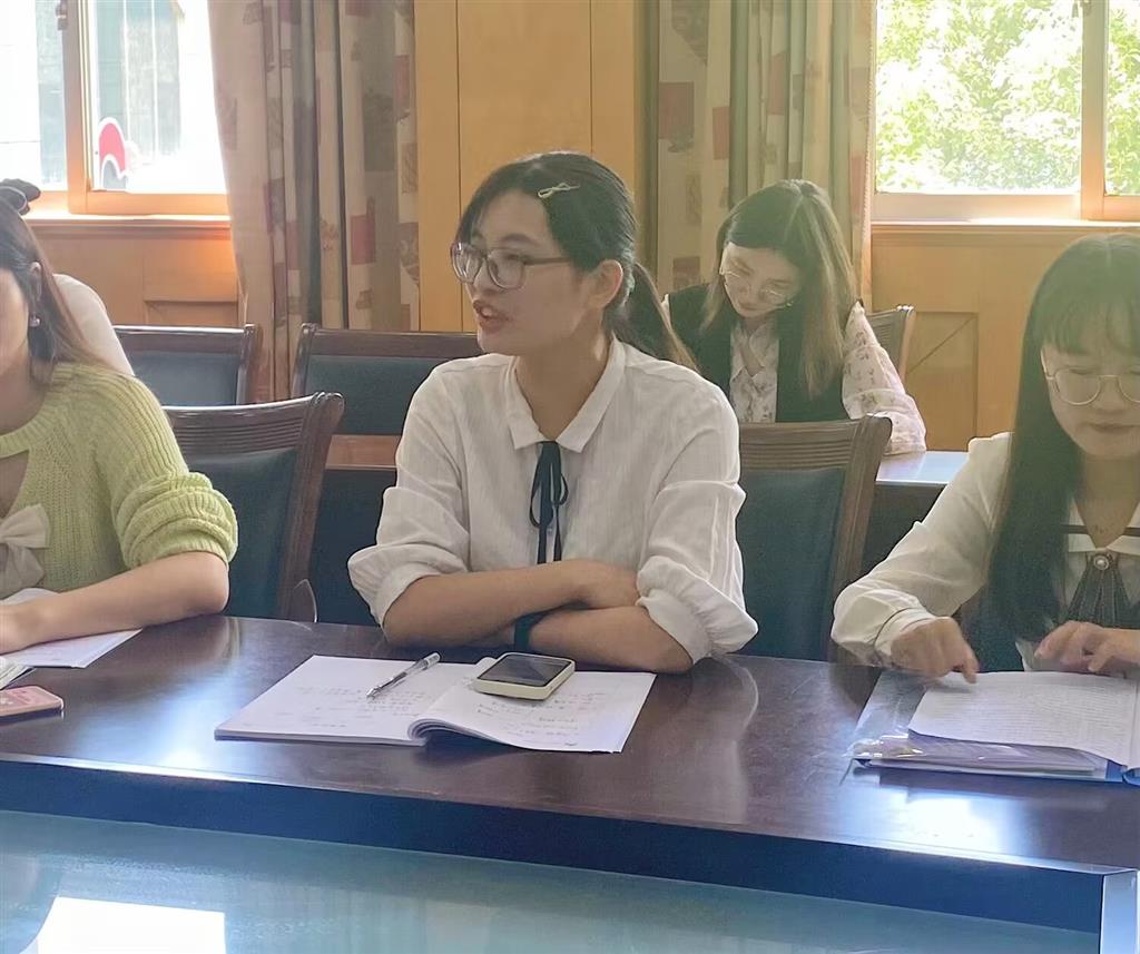 徐嘉莹评课.png