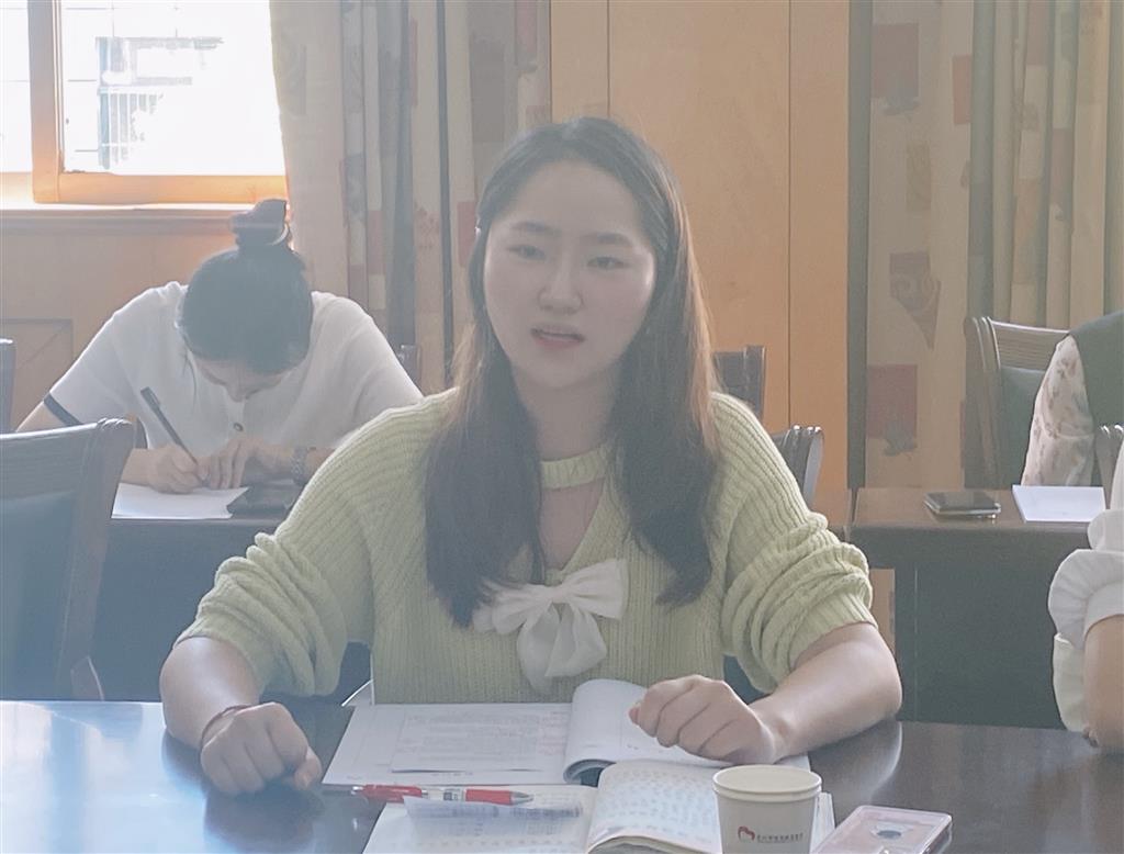 徐茵宁评课.png