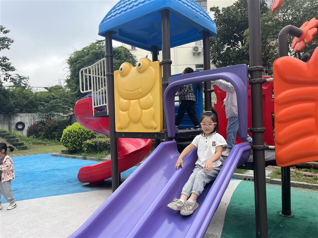 滑滑梯2.JPG