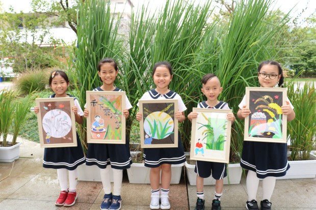 11.画禾：我画的水稻和我身后的水稻比一比吧！_副本.jpg