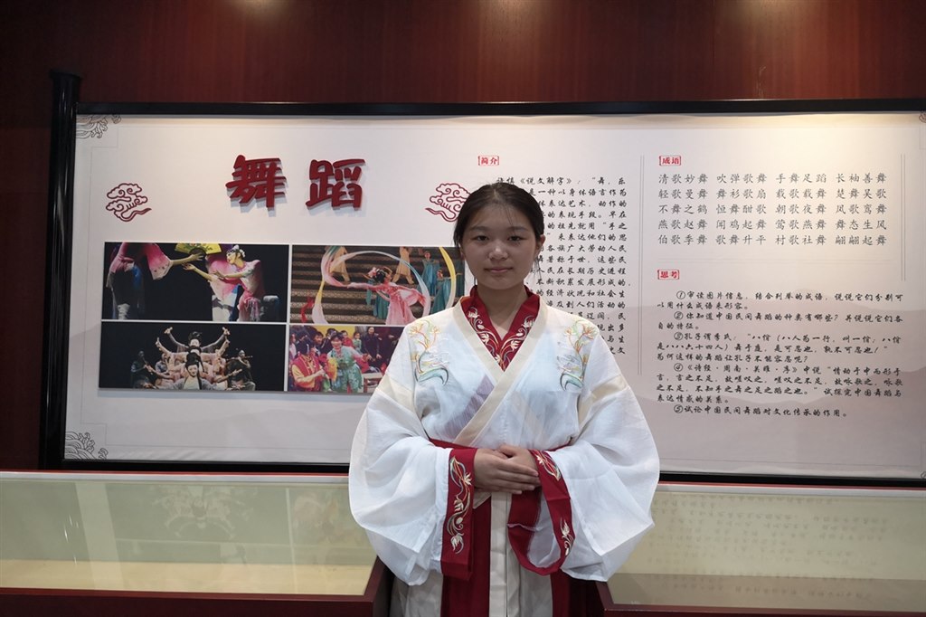 05艺术厅 高一4班张乐颜.jpg