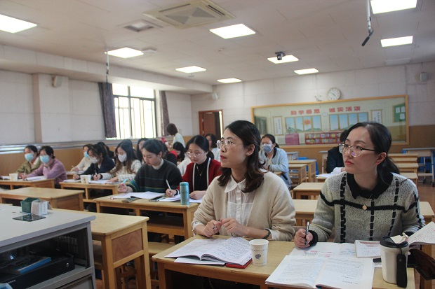 听讲座1.JPG