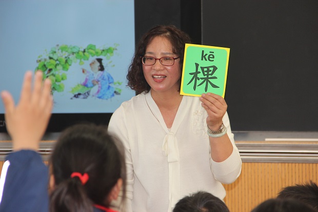 上课老师何云1.JPG