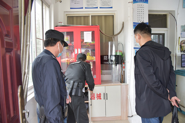 2022.10.28  市平安校园回头看安全检查 (3)_副本.jpg